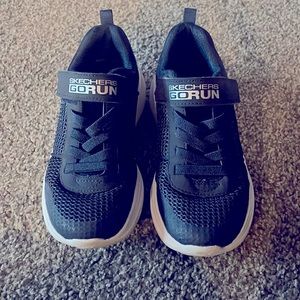 Kids sketchers go run shoes